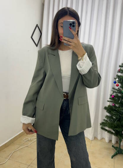 Oversize Poliviskon Haki Ceket – Kolları Kıvrılabilir Şık Tasarım - 2